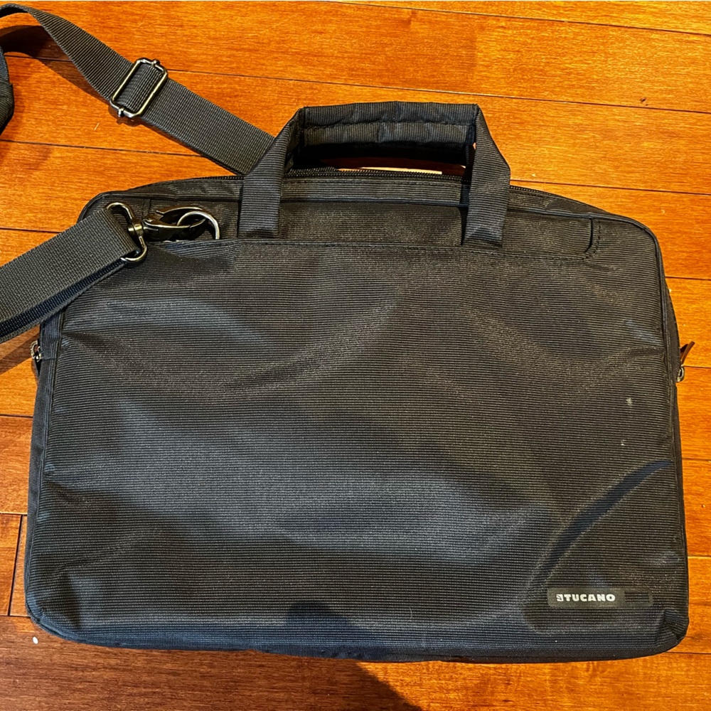 Like New condition Tucano laptop bag